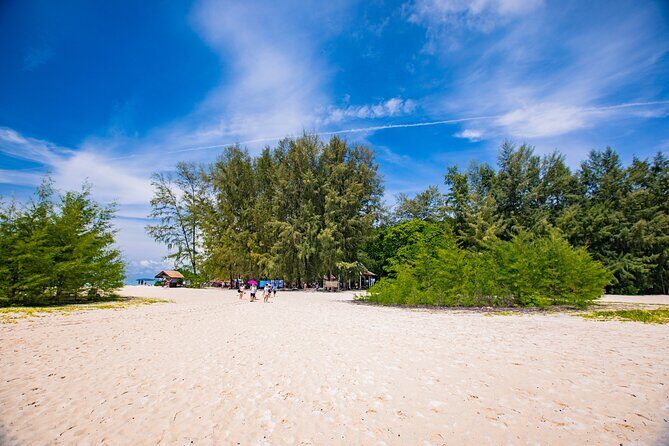 Bamboo Island and Phi Phi Island Full Day Tour From Phuket - Ko Phi Phi Don lunch break: the sea-view buffet reset