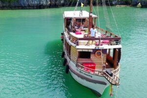 - Comfortable boat for cruising in Phang Nga Bay - The "Must-Do"! - Phang Nga Bay: 42 Uninhabited Islands and a 300-Meter Cliff View