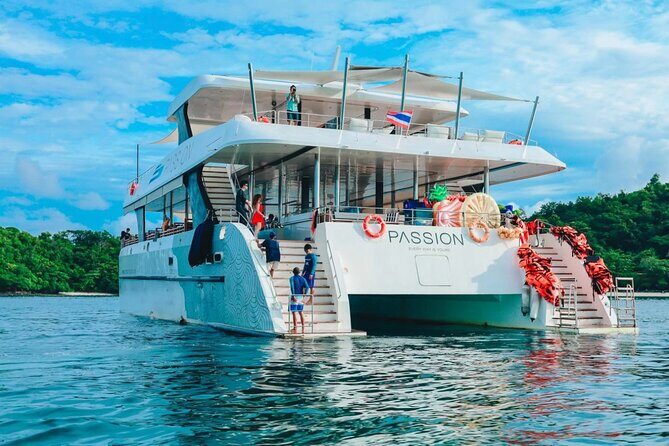 Coral and Racha Islands Luxury Catamaran Experience - Lunch onboard: Thai buffet basics, vegetarian options, and drink flow
