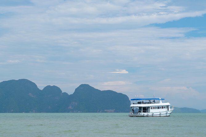 Hong by Starlight: Sea Cave Kayaking and Loy Krathong Floating - Kayaking style and what to expect with the guides