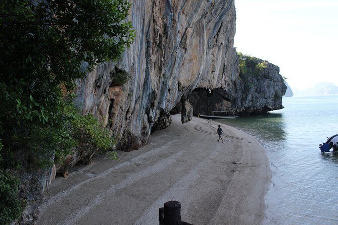 James Bond & Canoeing Day Trip with Lunch - James Bond Island (Khao Phing Kan): leaning rock and quick photo time