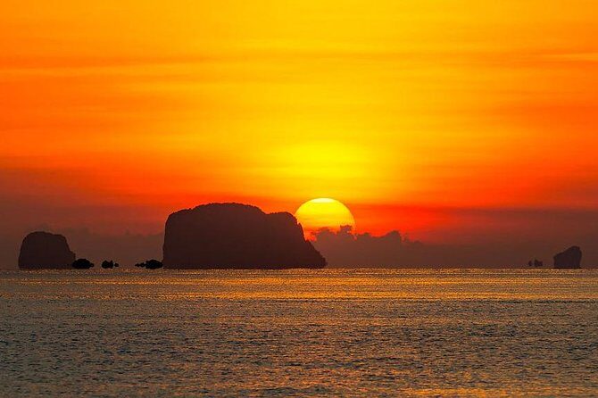 James Bond Island and Phang Nga Bay Sunset Romantic Trip By Phuket Seahorse Tour - Why a sunset Phang Nga Bay trip beats the early-morning scramble