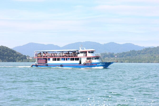 James Bond Island Big Boat Tour from Phuket - Hong Island stop: Thai buffet lunch with the best “slow look” time