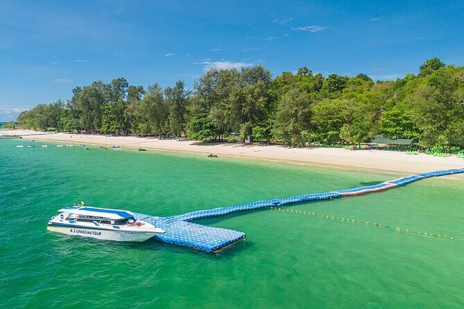 James Bond Island by Speedboat and Canoe at Hong Island - Hong Island canoeing: the cave-like room moment