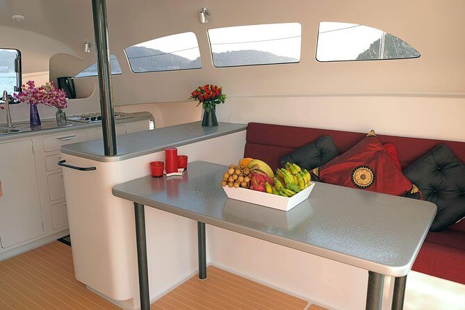 New Power catamaran for Phang Nga and Phi Phi island excursions - Stop by stop: how the route flows and what each place is for