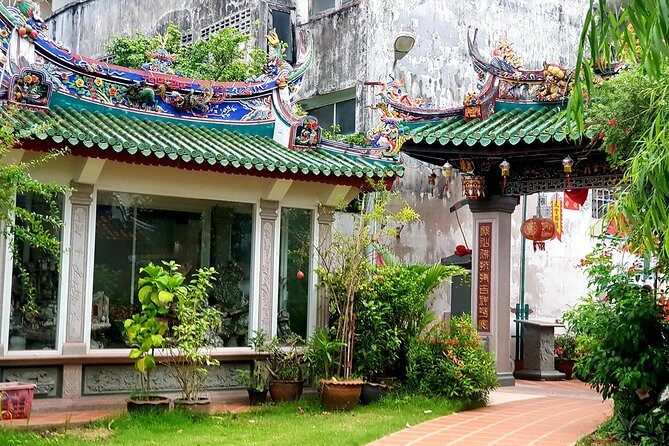Old Town Cultural Heritage Tour of Phuket - Dinner with a view: family-style Thai food and the relaxed ending