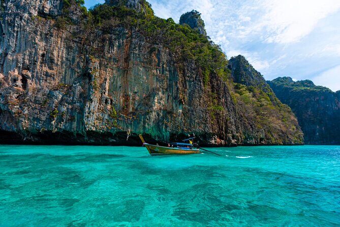 Phi Phi - Khai/Bamboo Islands Tour with Lunch by Speed Catamaran - Ko Phi Phi Le and Maya Bay: the main event and the seasonal reality