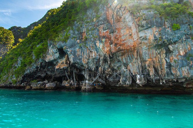 Phi Phi , Khai & Maya : Unforgettable Island Hopping by Speedboat - Phi Phi Don: lunch, free time, and the non-snorkeler plan