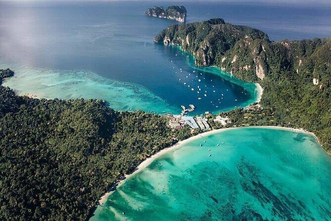 Phi Phi , Khai & Maya : Unforgettable Island Hopping by Speedboat - From the pier to Maya Bay: the first big move