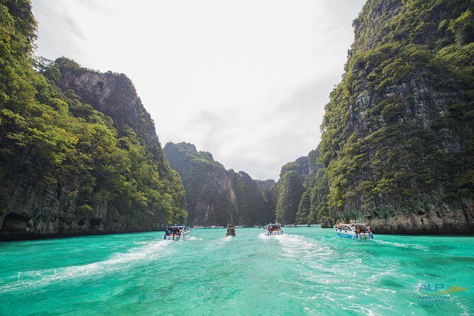 PHI PHI & MAYA & BAMBOO Premium Catamaran Max 28 pax - Lunch on Phi Phi Island: Thai-Western buffet + a break from boats