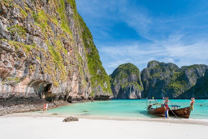 Phi Phi, Maya Bay, Bamboo by Private VIP boat - Monkey Beach: quick fun, watch the water movement