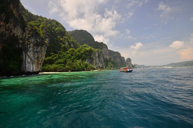 Phi Phi, Maya Bay, & Khai Islands Premium Trip from Phuket - Stop 2: Maya Bay for the movie-postcard moment