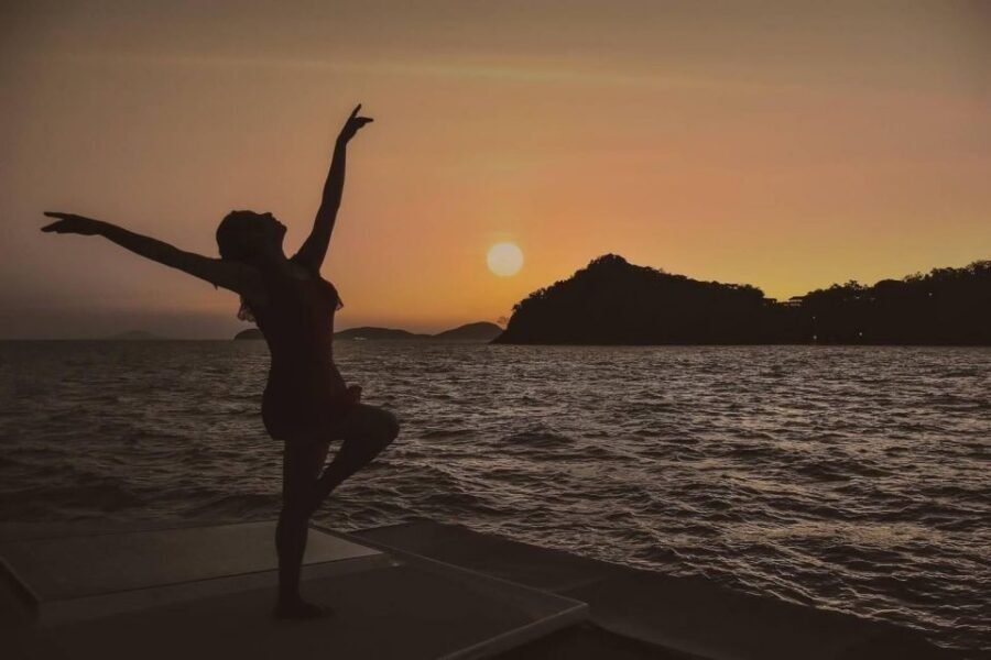Phuket: Coral Island & Sunset Dinner by Sailing Catamaran - The group experience and guide support (including guide Noon)