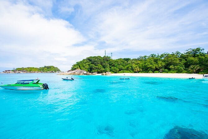 Phuket Private Speed Boat Tours - Phi Phi Don lunch break: open buffet plus a little breathing room