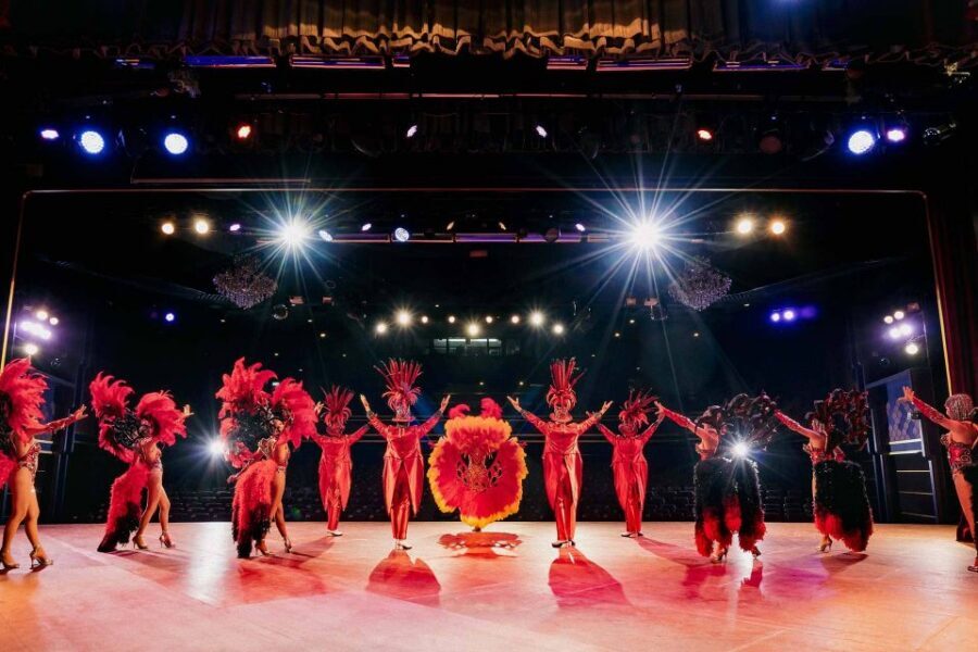 Phuket: Simon Cabaret Show Entry Ticket - The show night flow: from first-act storytelling to tech-and-art moments