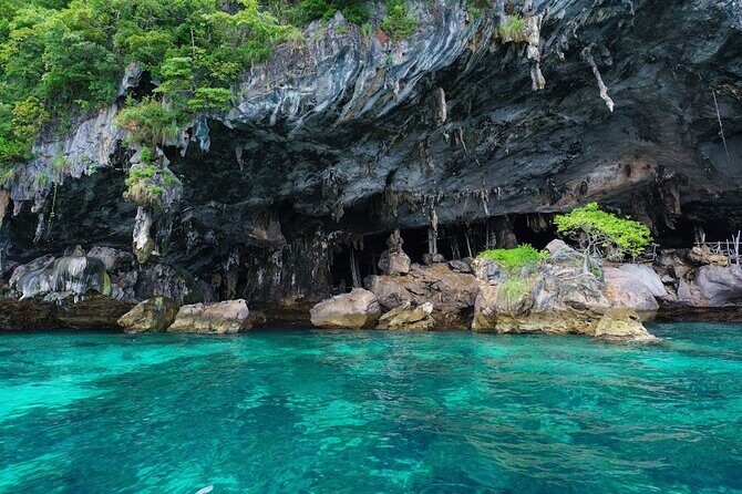 Phuket: Wow Andaman Snorkeling Trip to Phi Phi & Bamboo Islands - Koh Phi Phi Don lunch: where the day regains energy