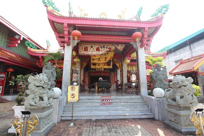 Private food Tour + Sightseeing +Thai Cooking class - Pickup, the A/C Van, and How You’ll Actually Move Around