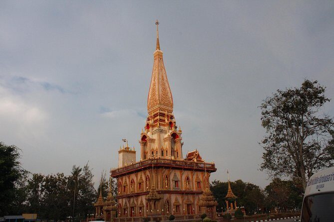 Private local city tour with english speaking driver - Pickup zones and the transport reality in Phuket