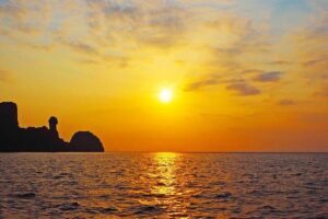 Private Tour Phi Phi Early Bird Premium Tour by Speed Boat - The route: from Ko Phi Phi Don to snorkeling at Phi Phi Le