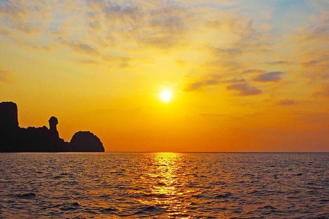 Private Tour Phi Phi Early Bird Premium Tour by Speed Boat - The route: from Ko Phi Phi Don to snorkeling at Phi Phi Le