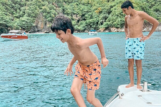 Raya Island / Mai Ton Island Private Boat Tour - The crew: communication, flexibility, and how it affects your comfort