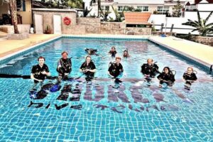 Scuba diving Pool lesson for beginners (1 hour ) - Getting started at 9:00 am and planning around time