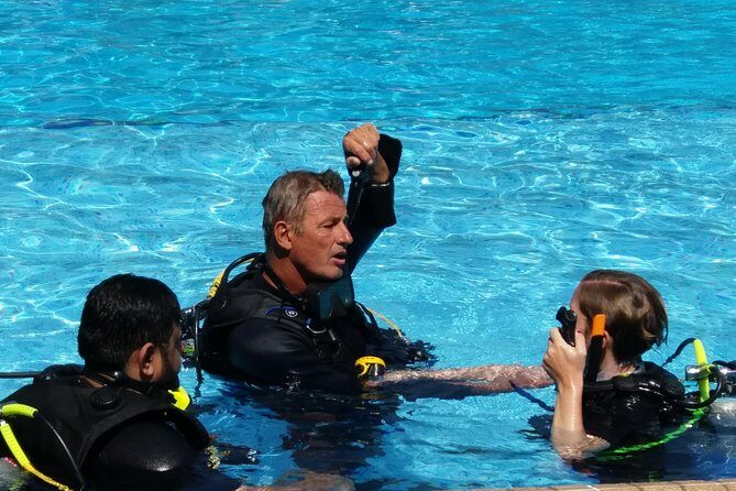 Scuba diving Pool lesson for beginners (1 hour ) - Instructor style: why Jon, Simon, and Michael Kerr came up