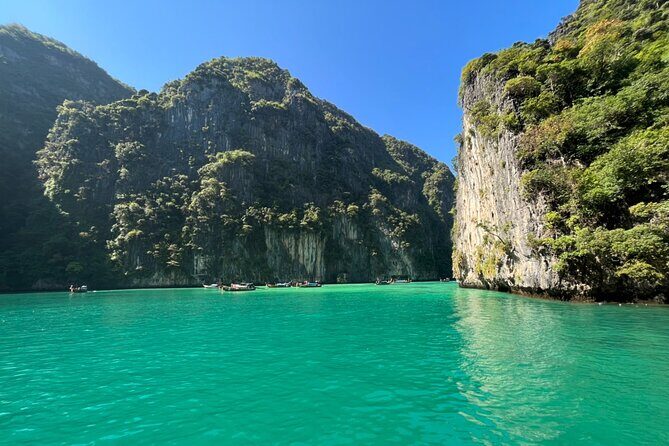 Small Groups of 20 people - Phi Phi & Bamboo Islands with Lunch - Phi Phi Holiday Resort Lunch: A Sea-View Buffet With Diet Options